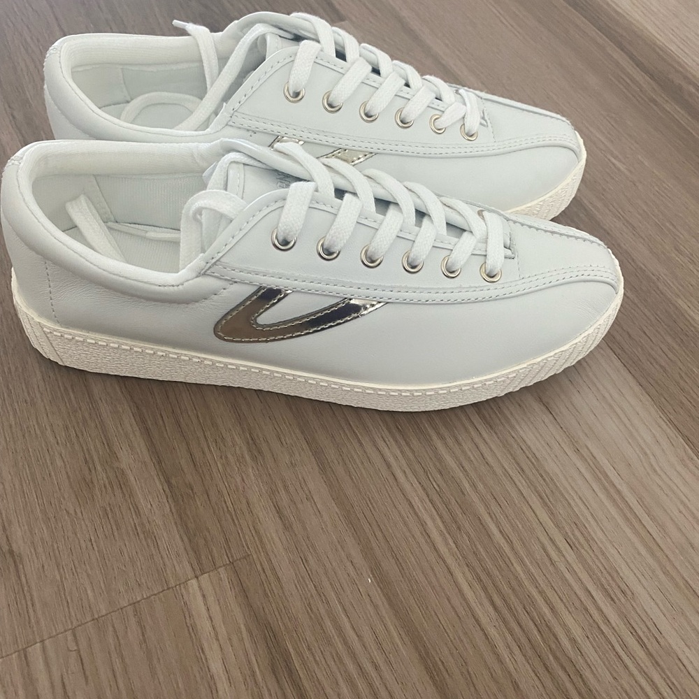 White/ Gold sneaker